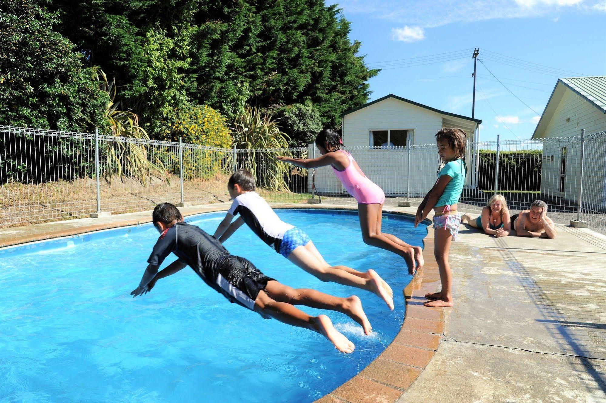 Blenheim Bridges Holiday Park Dış mekan fotoğraf